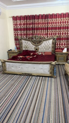 big size dubble bed available Sal