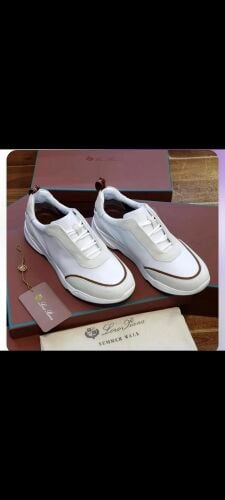 تتوفر أحذية لوريبيانا