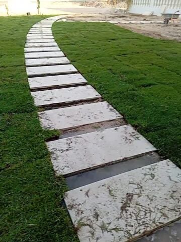 تركيب العشب الطبيعي وعمل المتابعة