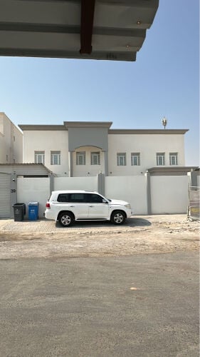 للبيع فيلا في الدحيل بحاله ممتاز 