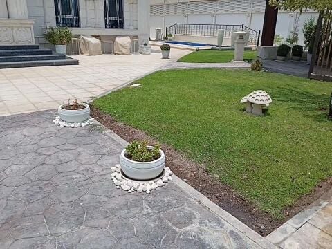 تنسيق وترتيب الحدائق وعمل الصيانة