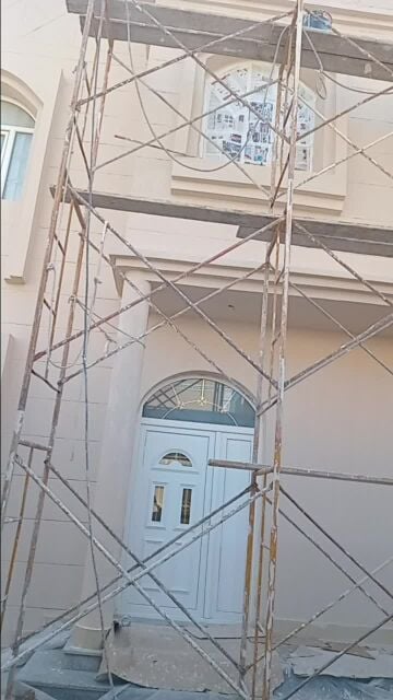 صباغ لعمل الصبغ بكل أنواعه.