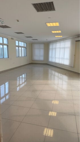 محل تجاري على شارعين موقع مميز