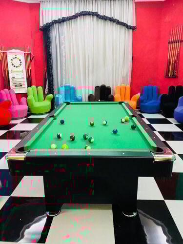 طاولة بلياردو ٨ قدم