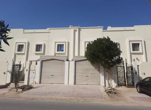 للبيع فلتين متلاصقات في عين خالد