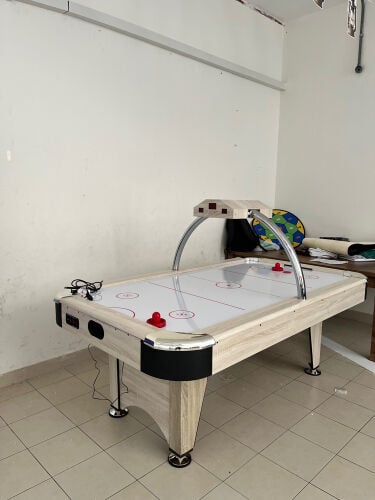 Air hockey table