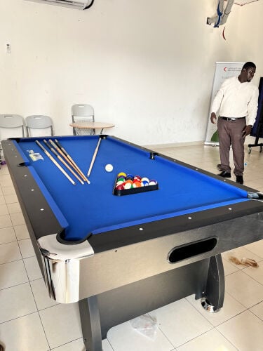 طاولة بلياردو ٨ قدم