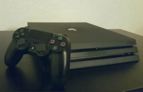 ps4 pro 1 tb clean and good condi