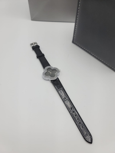 ساعات ڤان كليف