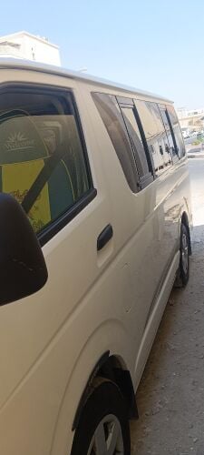باص لخدمة التوصيل