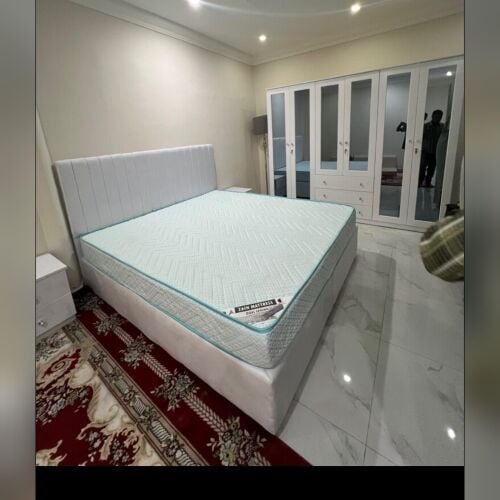 سرير صندوقي مع مرتبة زنبركية