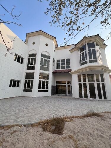 للبيع فيلا مؤجرة في الزخيره