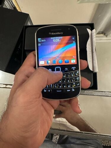 6 mobile black berry new