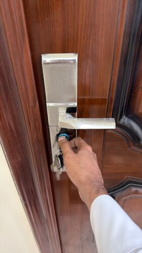 مطلوب نجار باب وشباك لتركيب ابواب