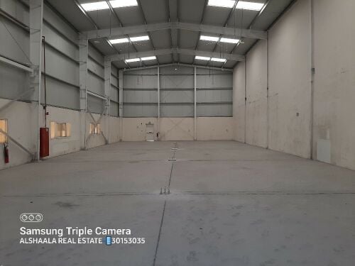 W/shop or store in  industrial ar