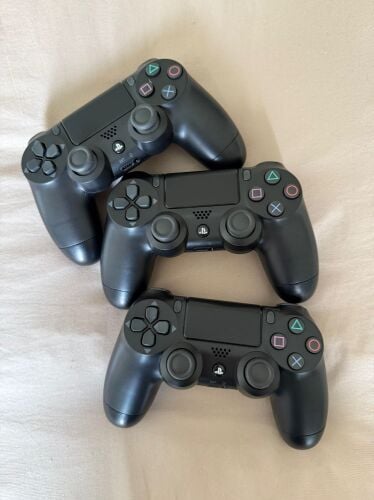 3 pices PS4 controllers