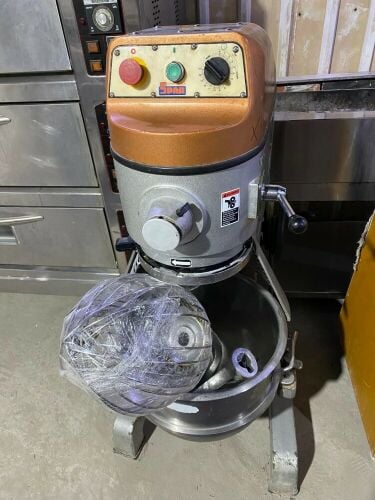 معدات مطعم متنوعه للبيع