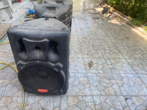 للبيع 4 سماعات 