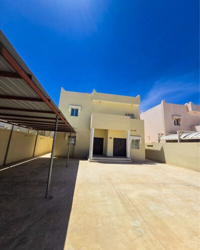 للبيع فيلا بالذخيره 580 م