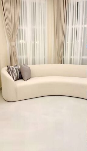 الستائر والأرائك
