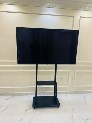 يم كن استخدام حامل التلفزيون المث