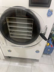 جهاز تجفيف بالتبريد .