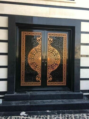 صباغ أبواب الحديد