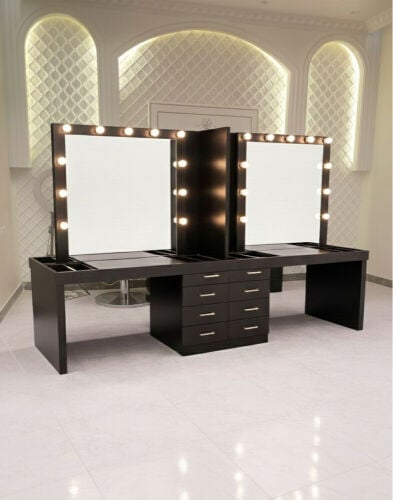 طاولة مكياج بروفيشنال للبيع  