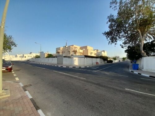 للبيع فلتين كبيرة  بالدفنة