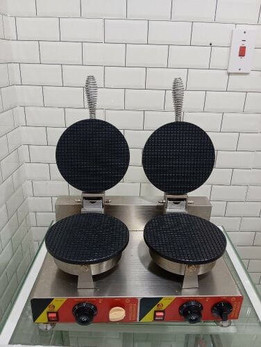 ماكنة صنع كورن ايسكريم