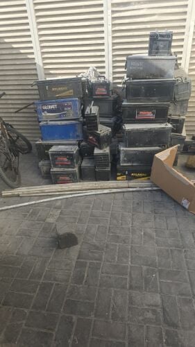 أشتري بطاريات السيارات المستعملة