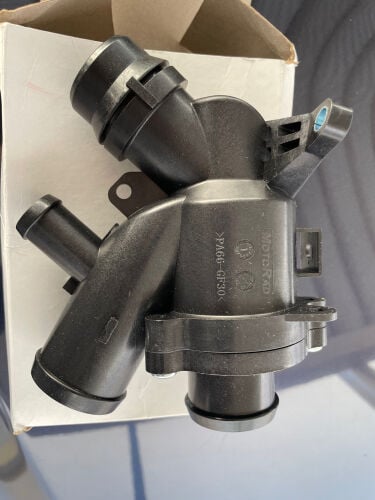 Thermostat with Housing – MotoRad