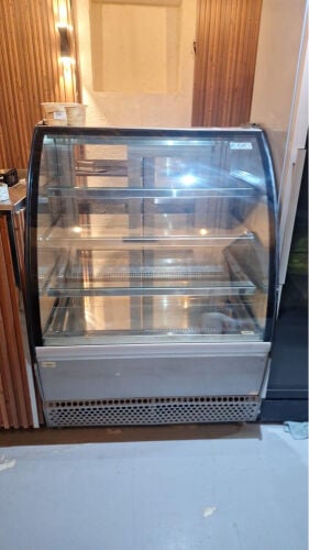 ثلاجه عرض للبيع 
