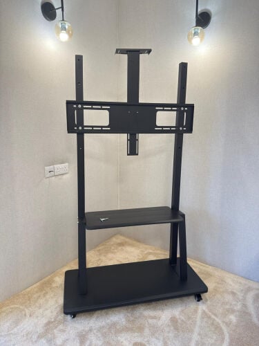 عجلات حامل التلفزيون