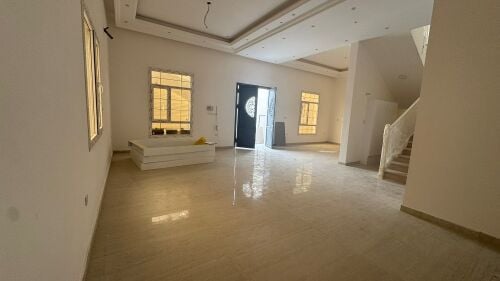 للبيع فيلا جديدة أم قرن