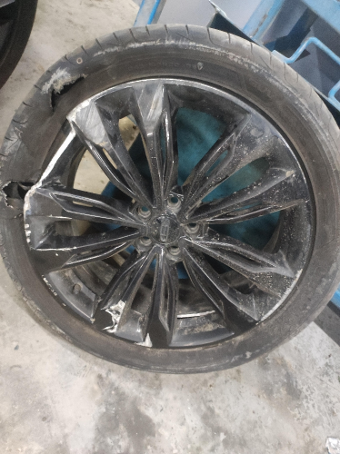 ORIGINAL DAMAGE RIMS+LIGHTS