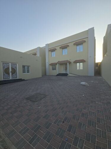 للايجار فيلا سكن موظفات شركة