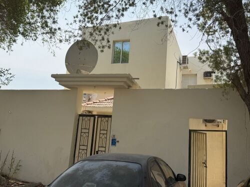 للبيع فيلا لقطه في معيذر الشمالي