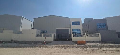 For rent store at Betkit Awamer