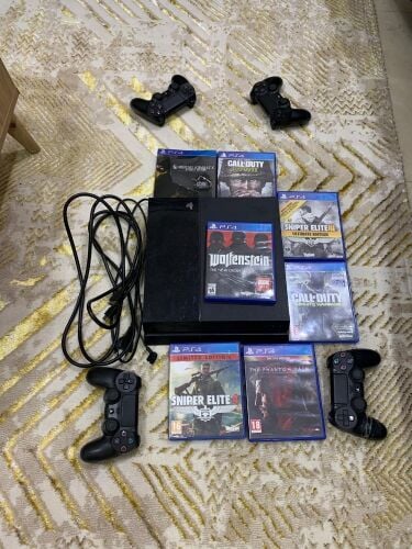 بلاي ستيشن 4 مستعمل بحالة ممتازة