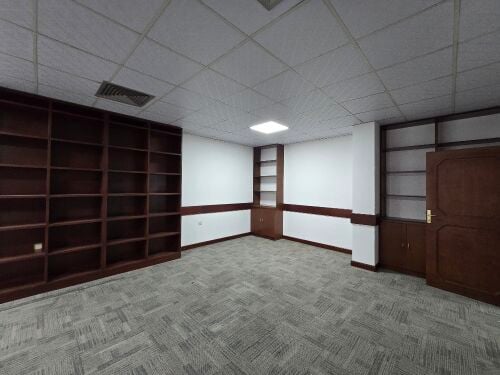 مكتب بحجم مناسب| جاهز للاستخدام