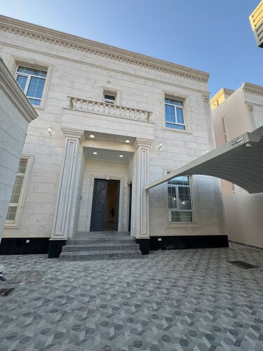 للبيع فلل في ام قرن. 