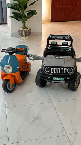 سيارة و دراجة اطفال للبيع مع بعض