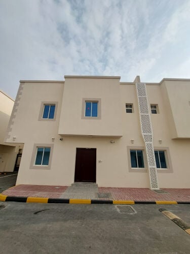 فلل داخي مجمع في الخيسه