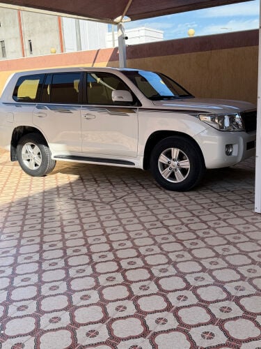 موتر بيت نظيف بدون صبغ. 