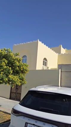 للبيع فيلًا مؤجرة ب 11