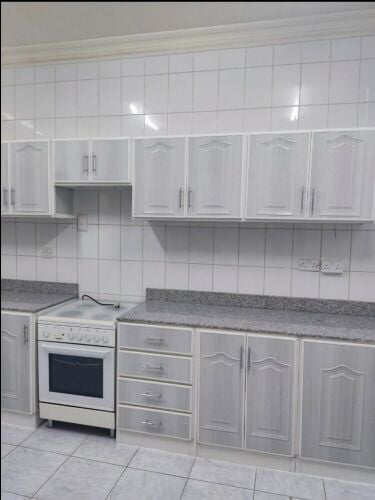 تصنيع خزائن المطبخ الالمنيوم, عمل