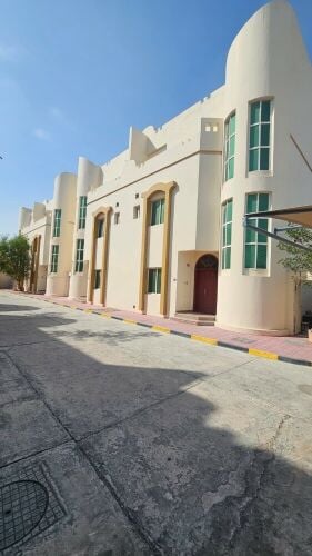 فيلا للايجار مجمع عين خالد