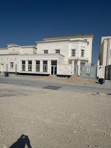 للبيع فيلا راقيه في معيذر الجنوبي