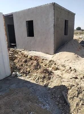 بناء العزب والاسوار